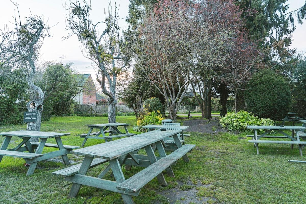 チェルトナムThe Prestbury Annexeアパートメント エクステリア 写真