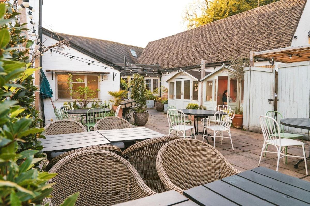 チェルトナムThe Prestbury Annexeアパートメント エクステリア 写真